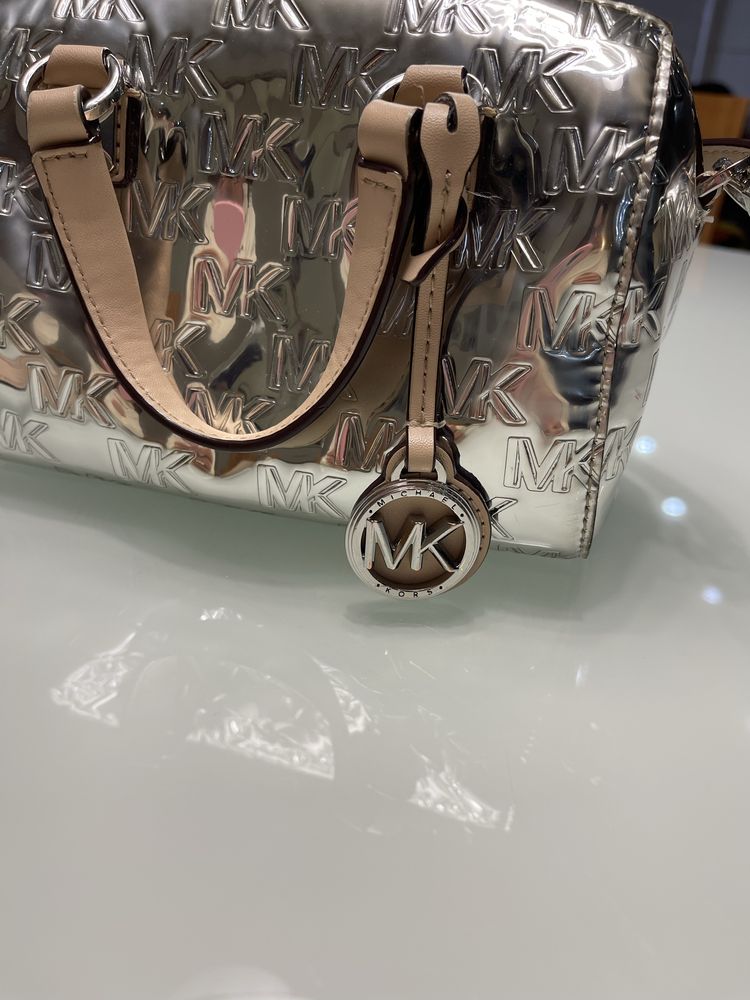 Сребриста чанта Michael Kors
