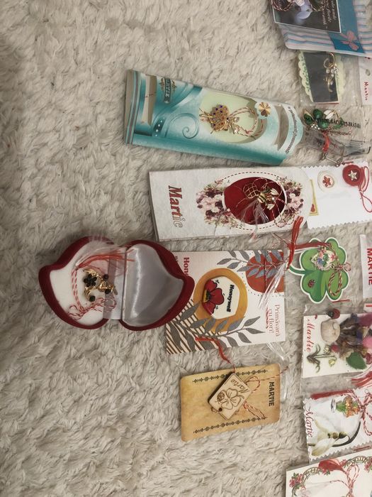 vand 33 de mărțișoare / 10 lei bucata