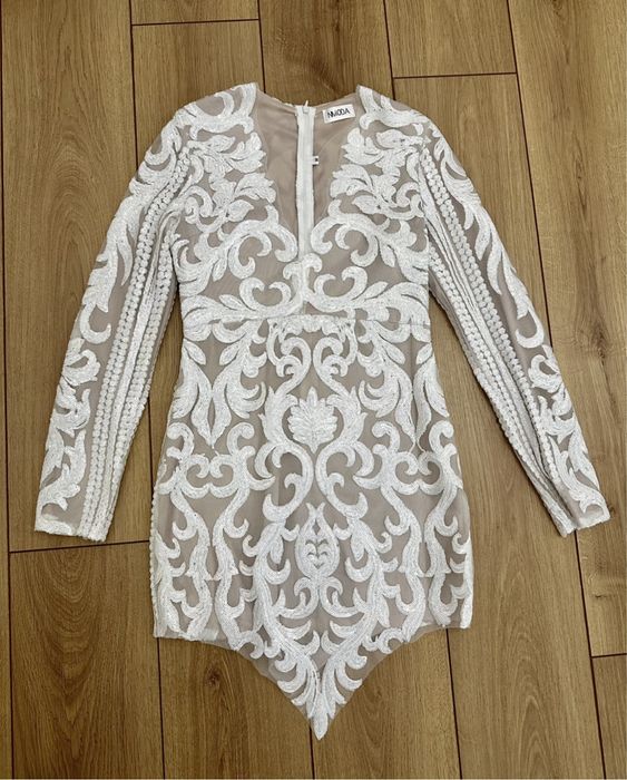 Бяла рокля с пайети