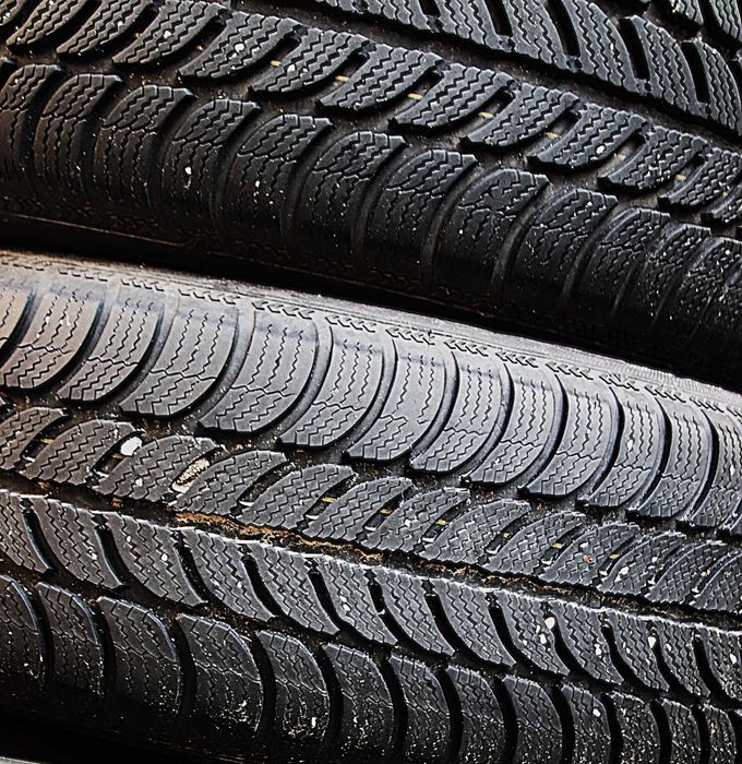 Vand 4 ANVELOPE + jenti + capace pentru Renault Megane 2007