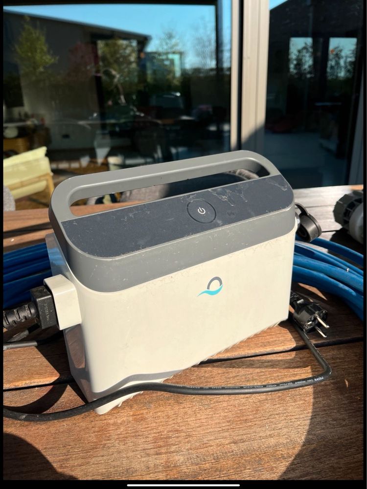 ROBOT DE PISCINA Maytronics Dolphin M700 cu telecomanda BT Germania