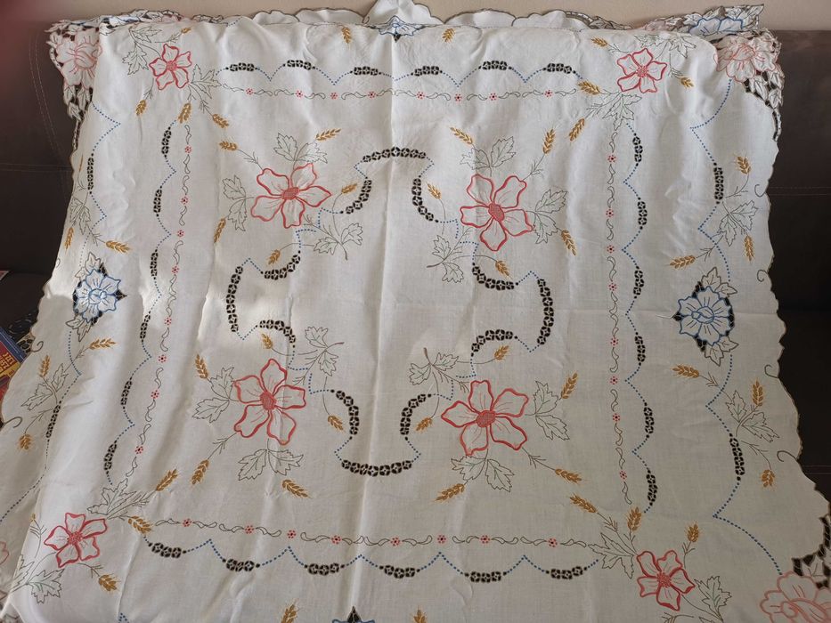 Нова покривка рязана бродерия 120/120см.