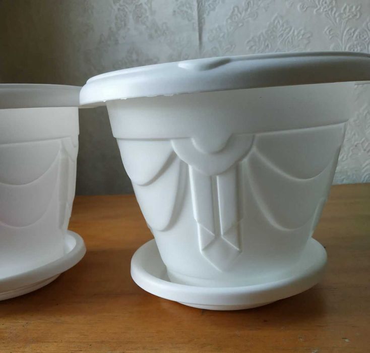Красивые белые горшочки для цветов