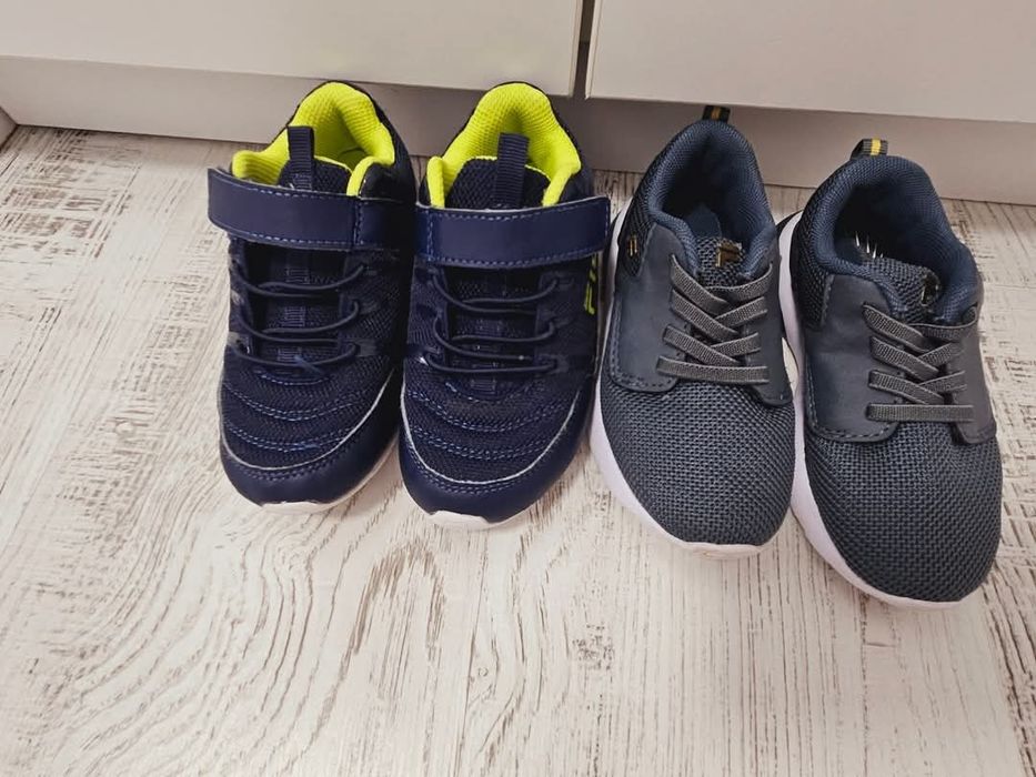 Vand 2 perechi de adidasi, marimea 27
