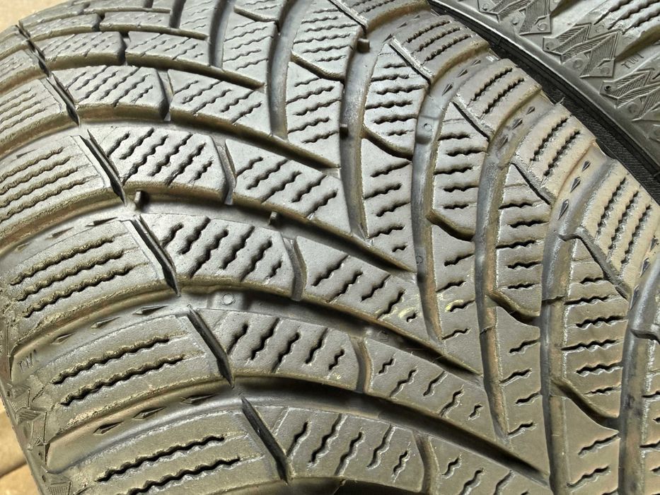 2x Anvelope Iarna 215/55 R17 - Semperit Speed Grip 5 XL