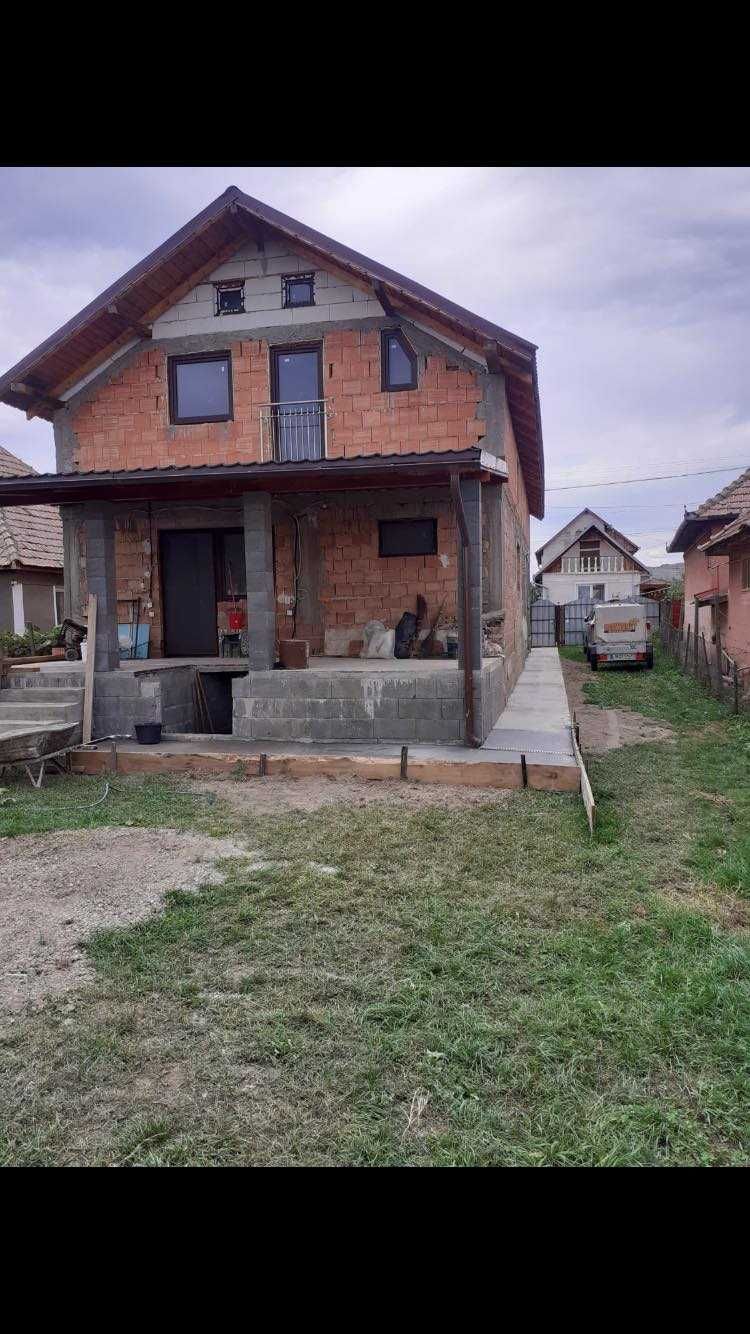 Vand CASA cu parterul complet mobilat si utilat.