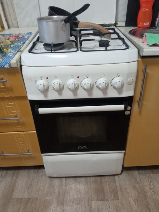 Отдам кухонный гарнитур с газ.плитой