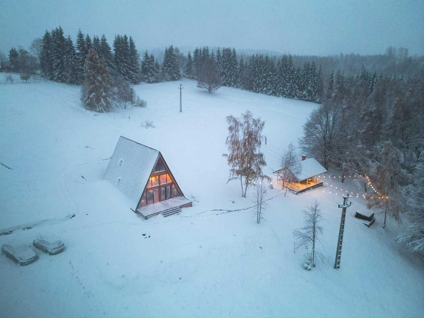 Cabana stil A-Frame si case din structura de lemn