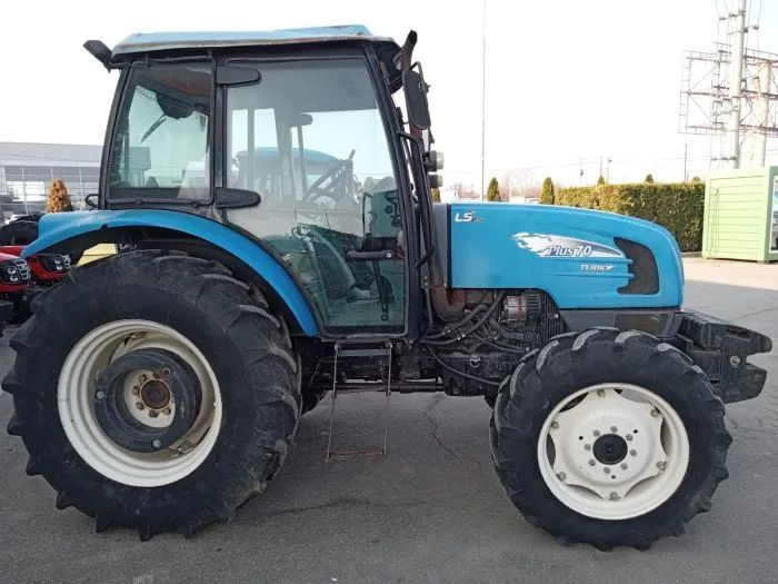 LS Tractor LS Plus 70, cu cabina, 71 CP, tractiune 4x4 Tractor LS Plus 70, cu cabina, 71 CP, tractiune 4x4, produs utilizat