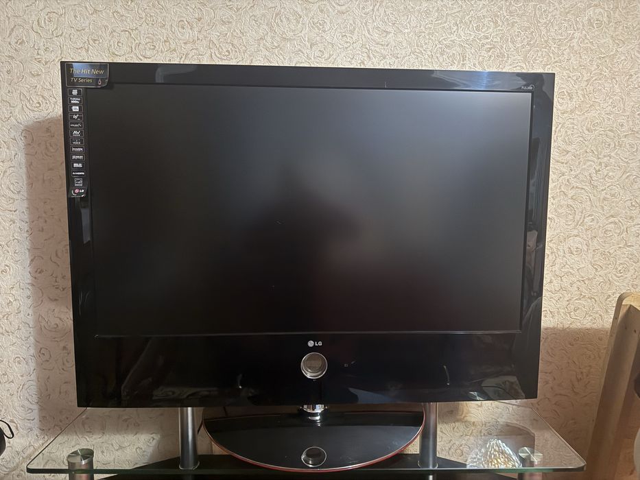 Телевизор с подставкой