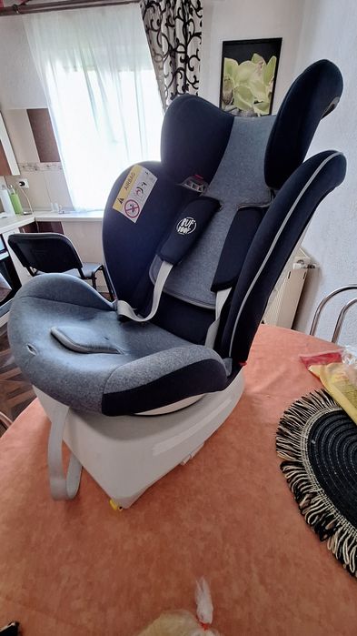 Scaun auto cu isofix