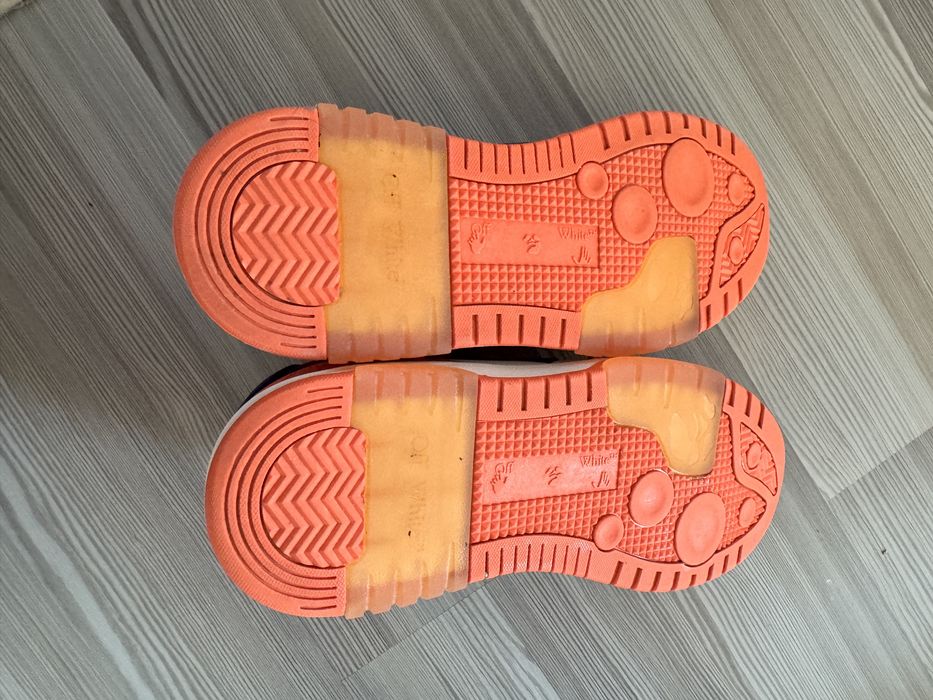 Vând teniși Off White mărimea 41