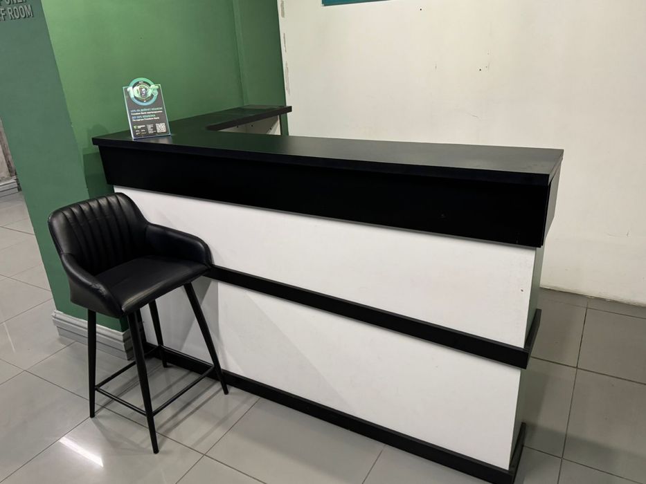 Срочно продам ресепшен в отличном состоянии