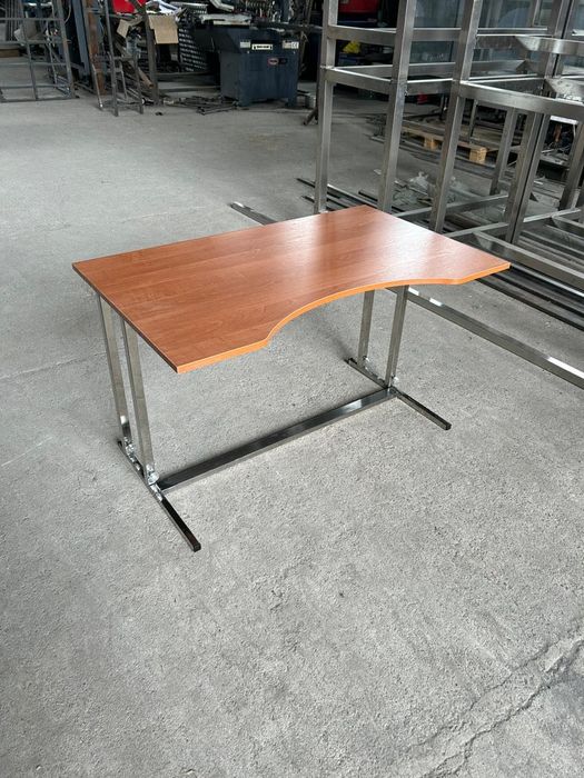 Стол для инвалидов-колясочников