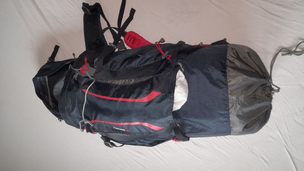 Ferrino finisterre 48l rucsac trekking, ca nou