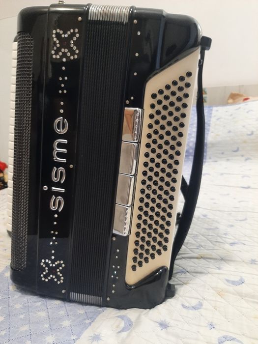 Vând acordeon SISME  120 basi