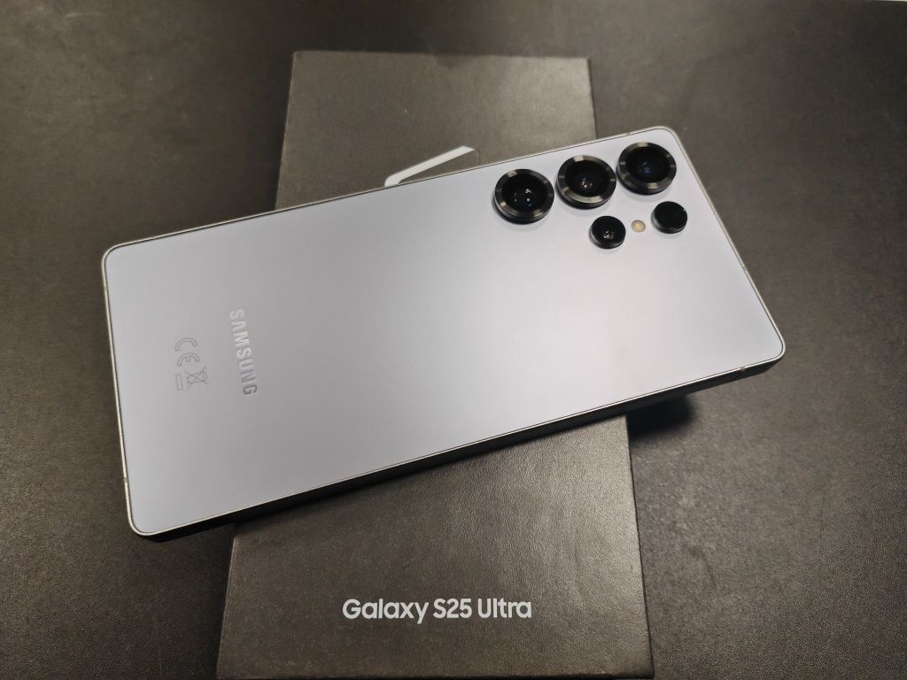 Като нов Samsung Galaxy S25 Ultra 5G 12 GB RAM 512 GB 22 м гаранция