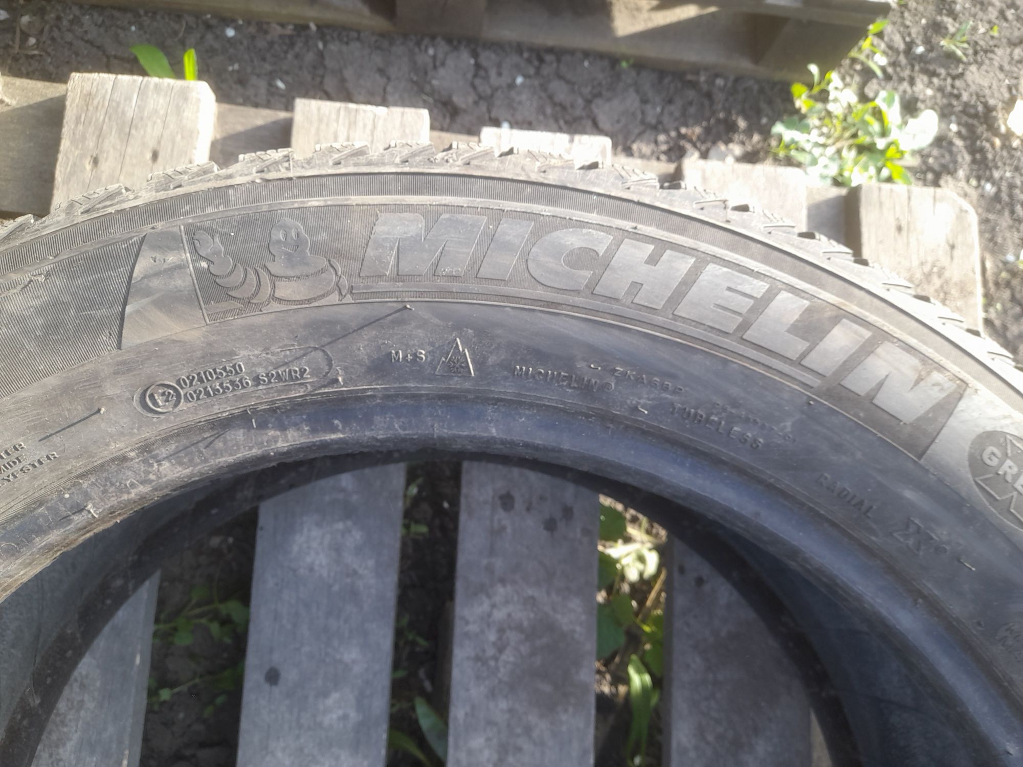 Vând 1 anvelopa 255 55 20 Michelin m+s iarna bună fără defecte