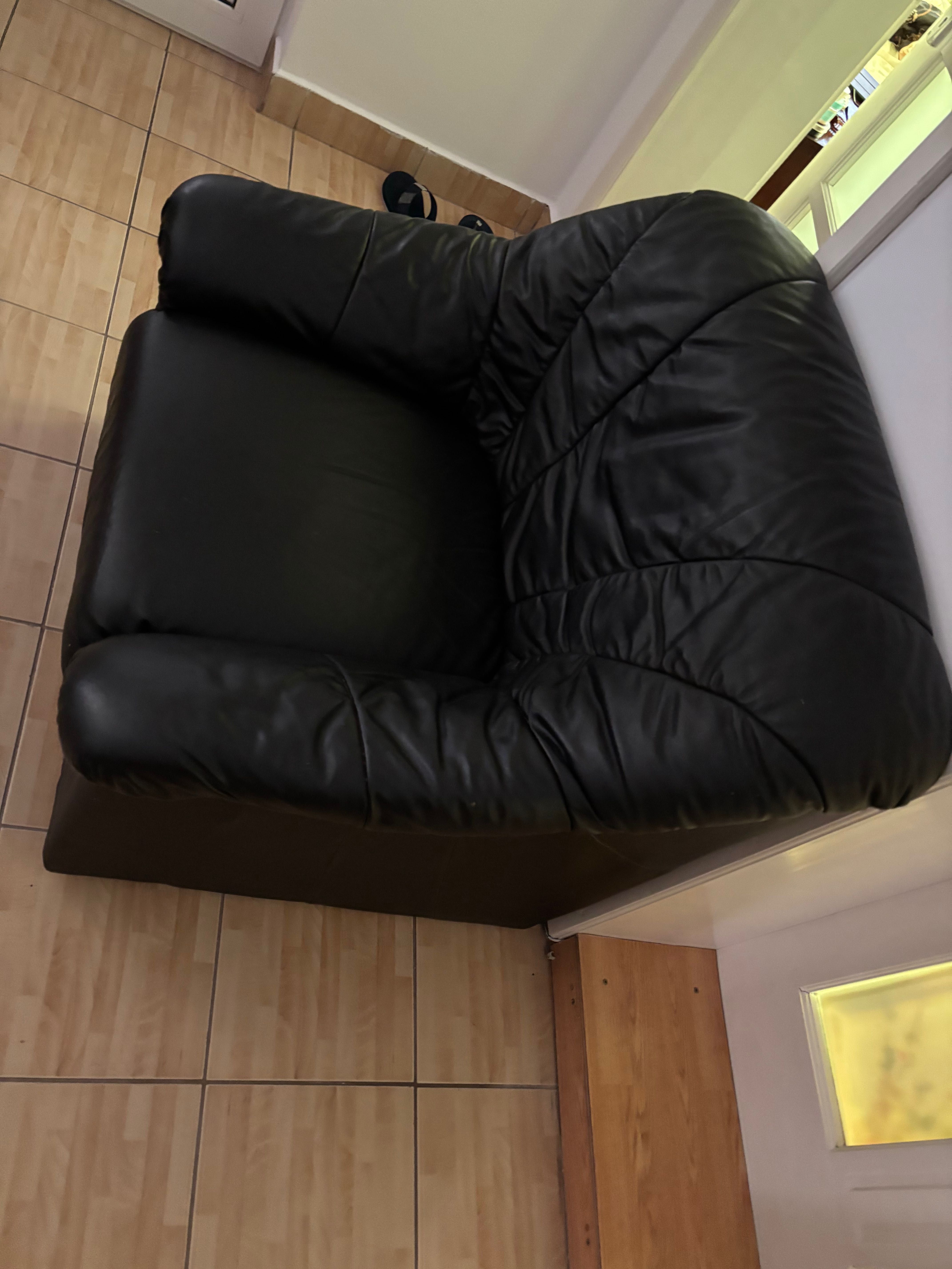 Set piele, 2 canapele/1 extensibila +1 fotoliu