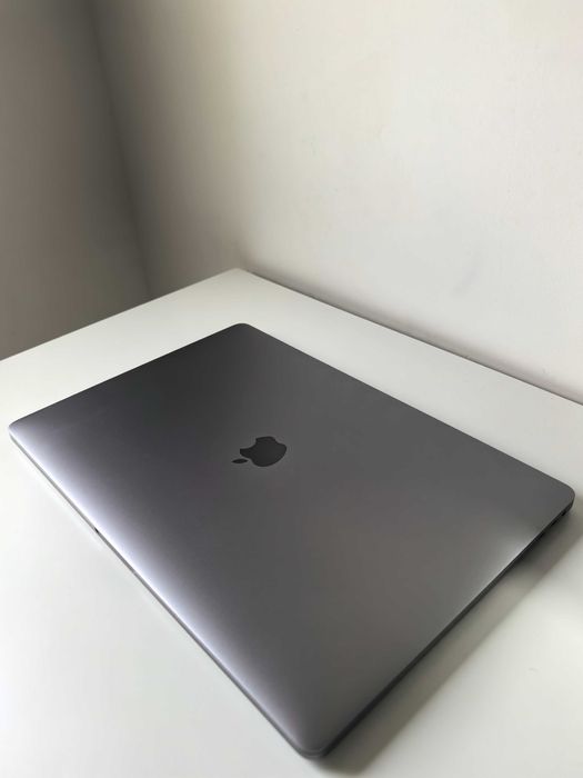 Apple MacBook A1707