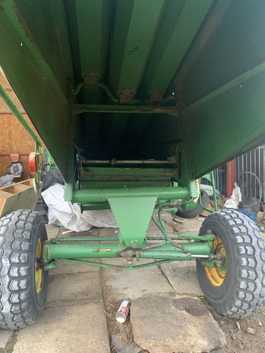 Vând John Deere 430