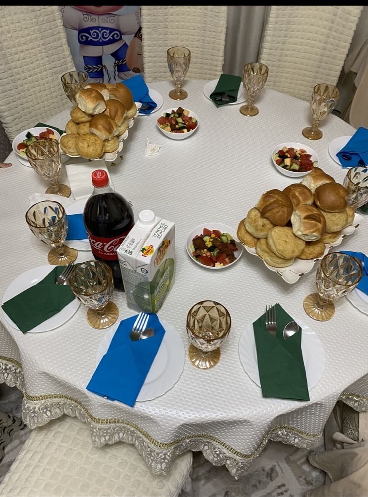 Срочно продаётся круглый стол