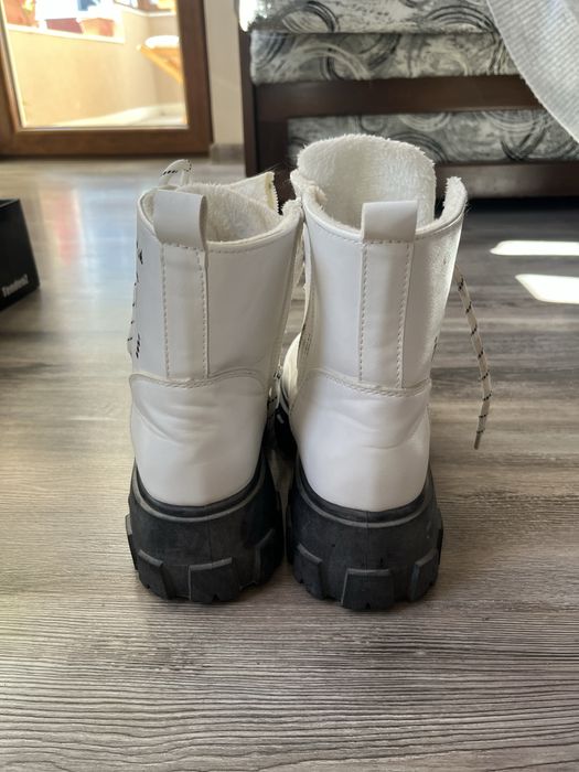 Бели ботуши “tendenz”