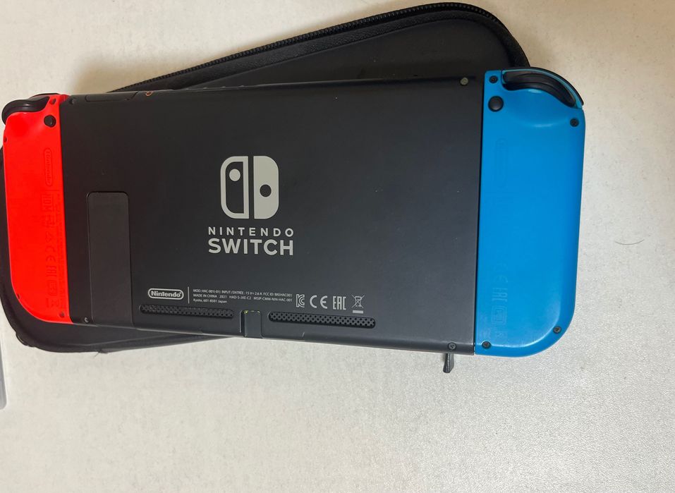Nintendo Switch + accesorii + 5 jocuri – ca nouă