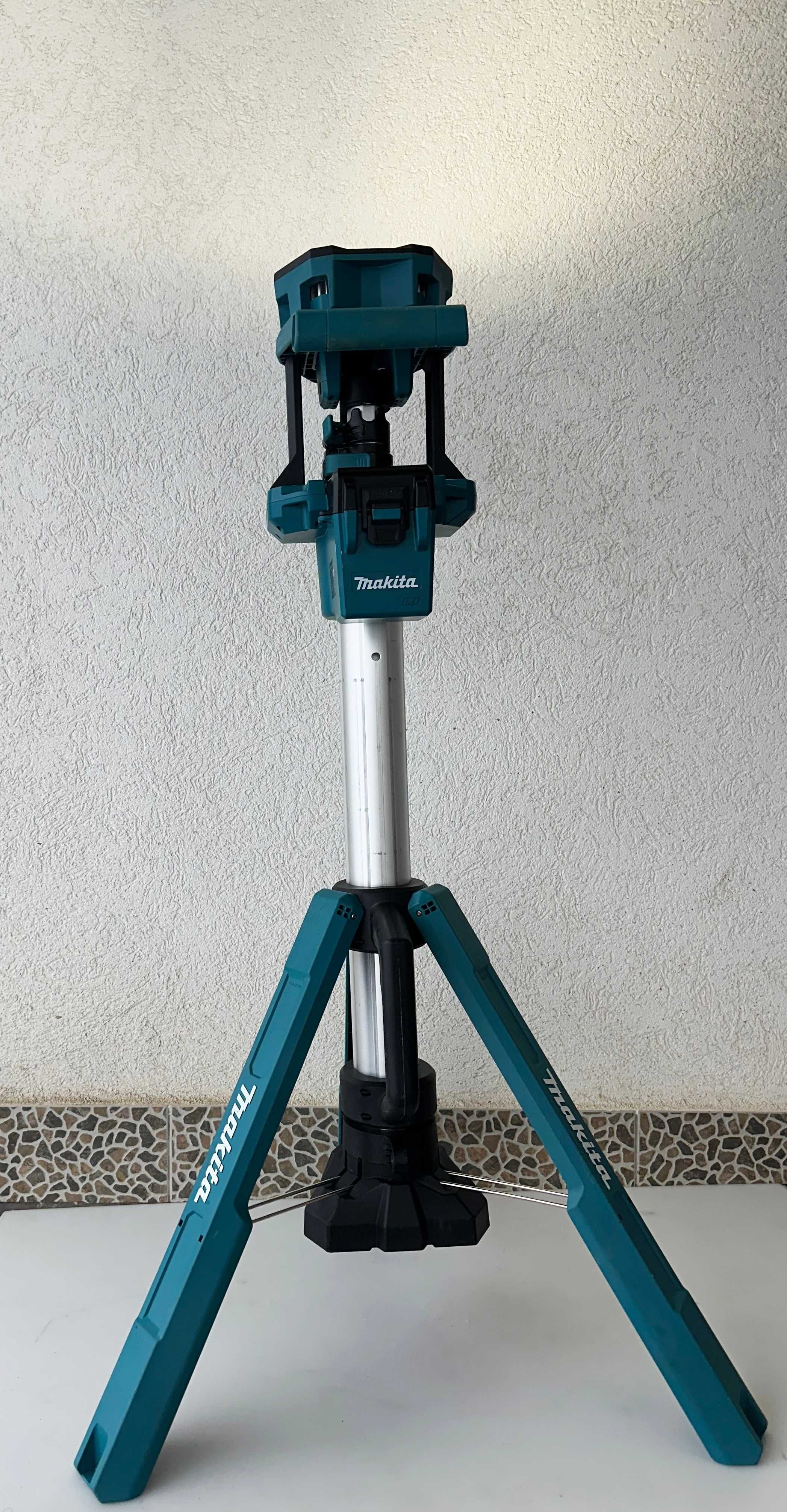 Makita DML813 - Акумулаторен LED прожектор със стойка