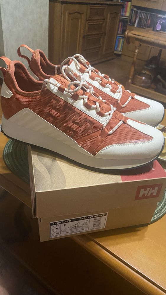 Мъжки Нови обувки на Helly Hansen