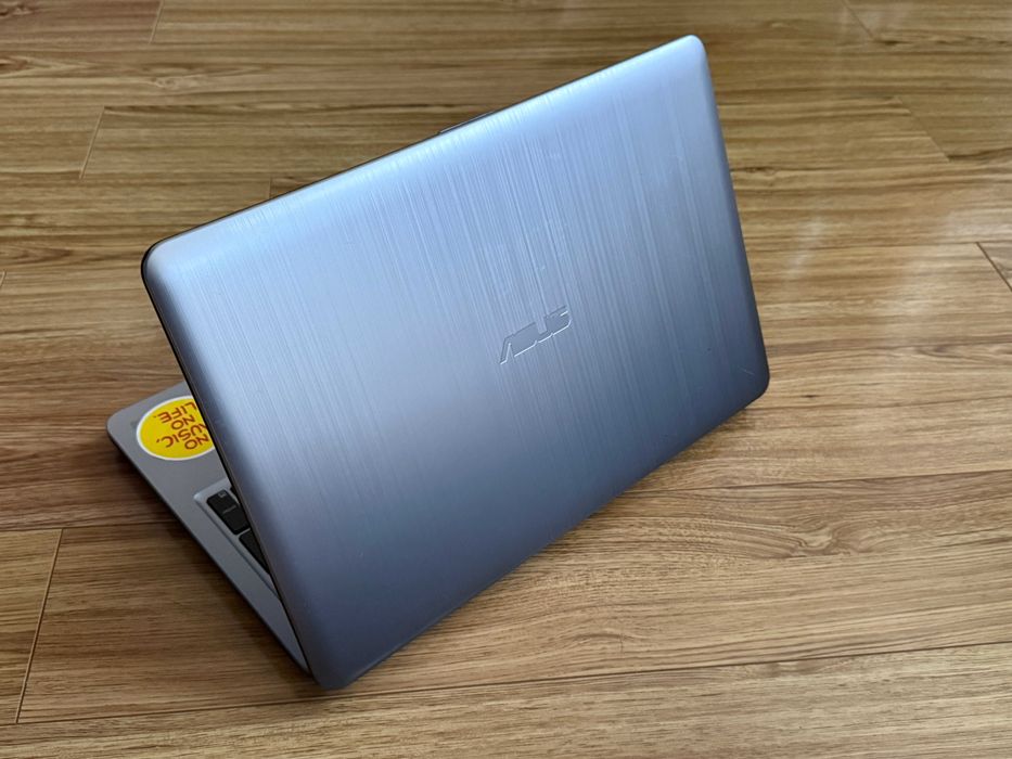 15.6 Asus VivoBook`Core i5-8250U/8GB DDR4/256GB SSD/Full HD/Бат 4ч