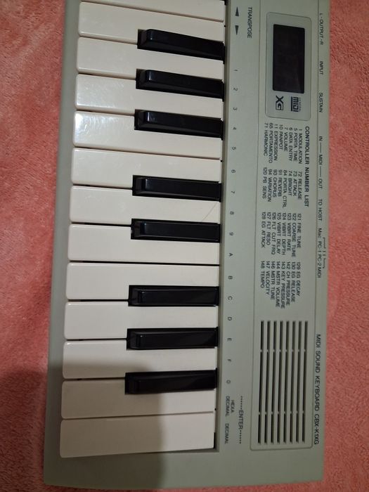 Продавам 2 бр клавири