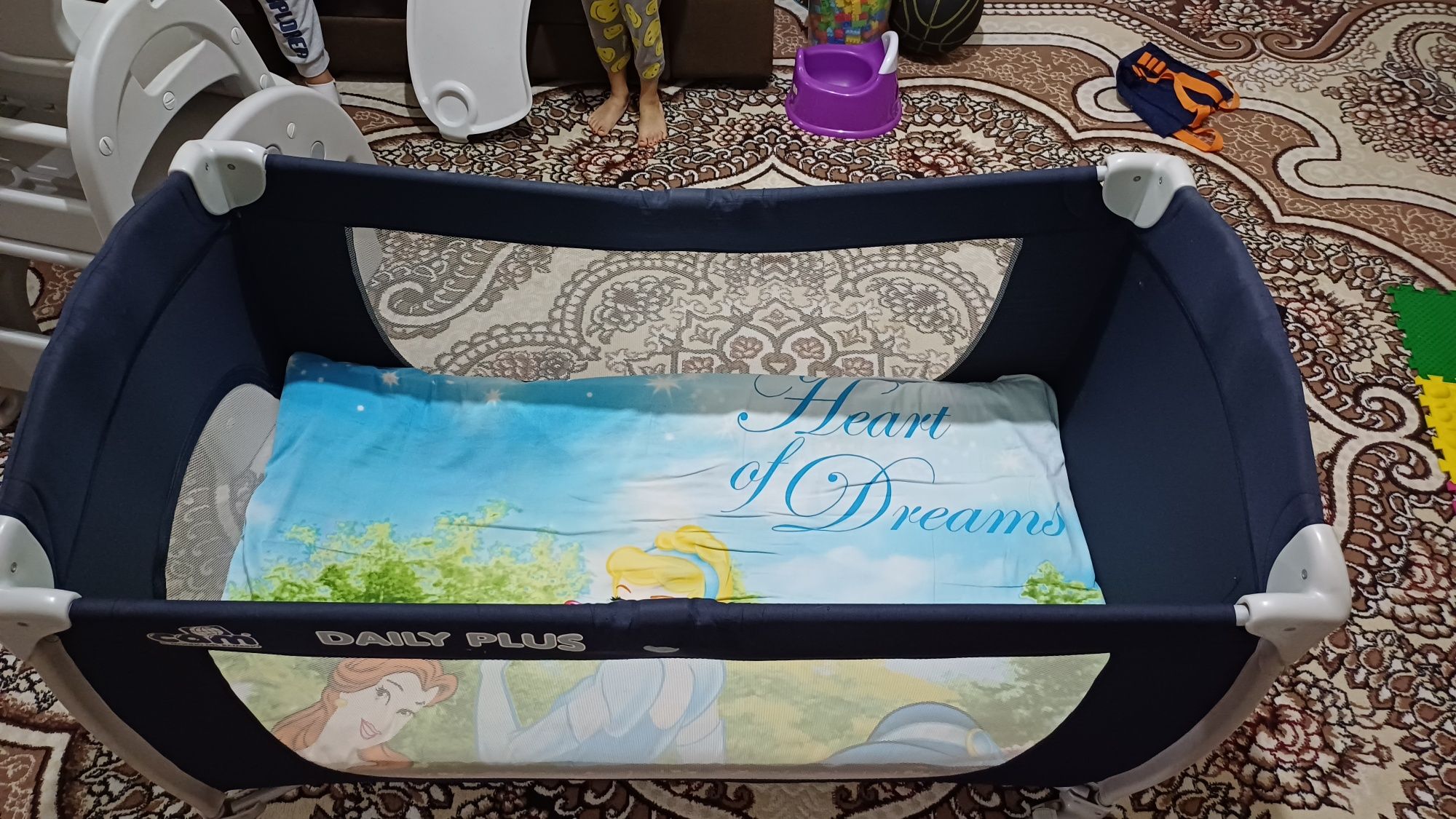 Детская кроватка с люлькой и пеленальным  столиком