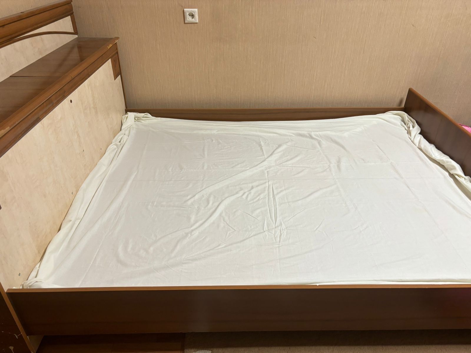 Продам двухспальнюю кровать