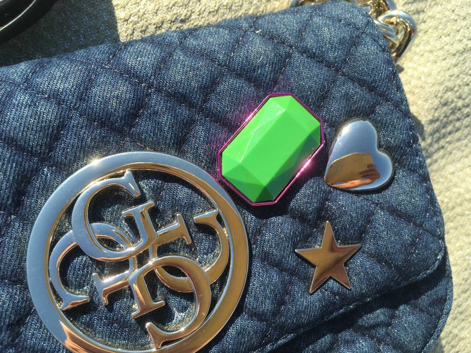 GUESS чанта с камъни