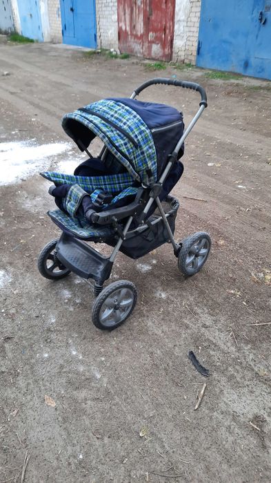 Детская коляска для ребенка