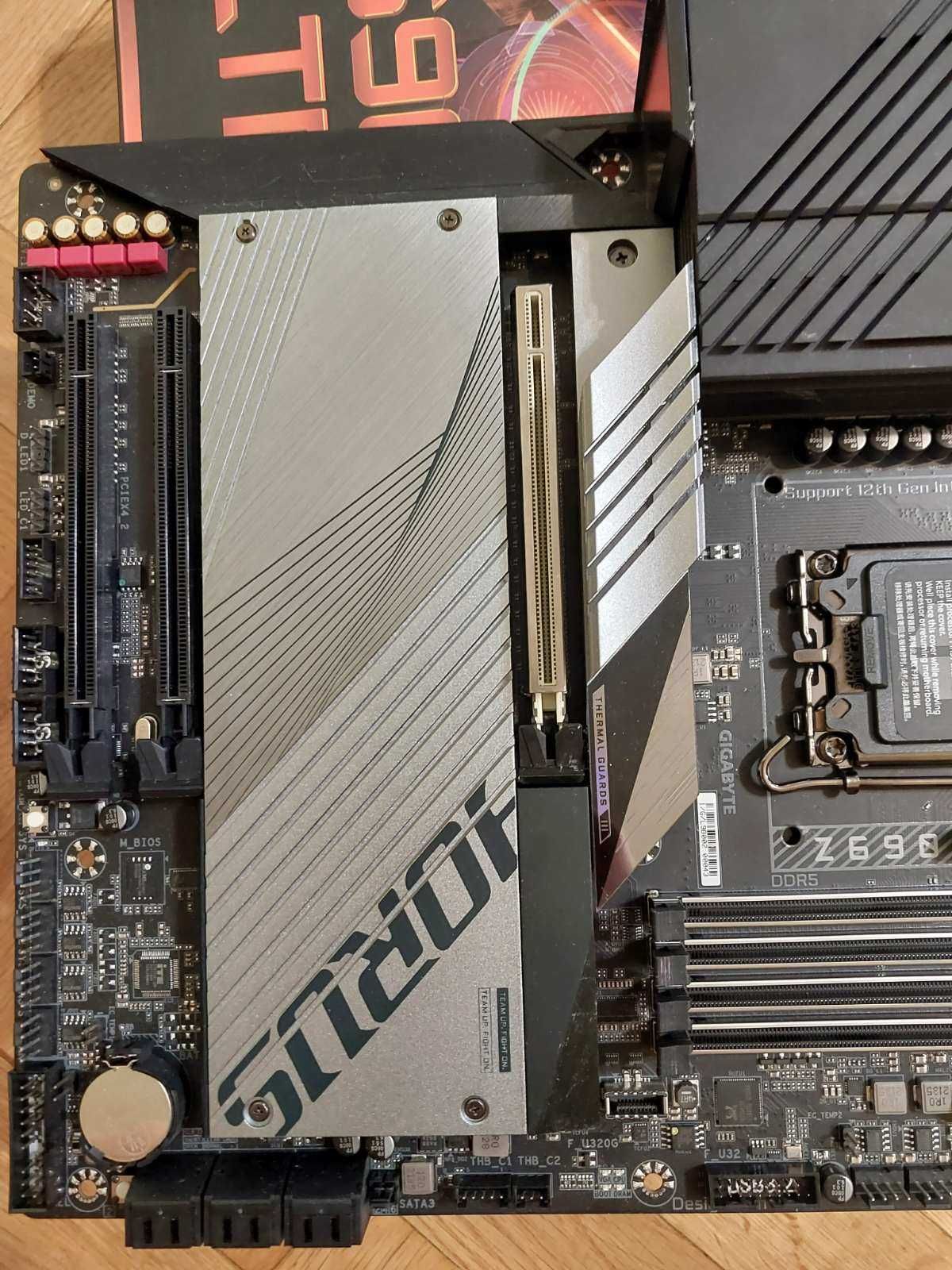 Intel Core i7 12700K + Gigabyte Z690 Aorus ULTRA Wi-Fi,  DDR5