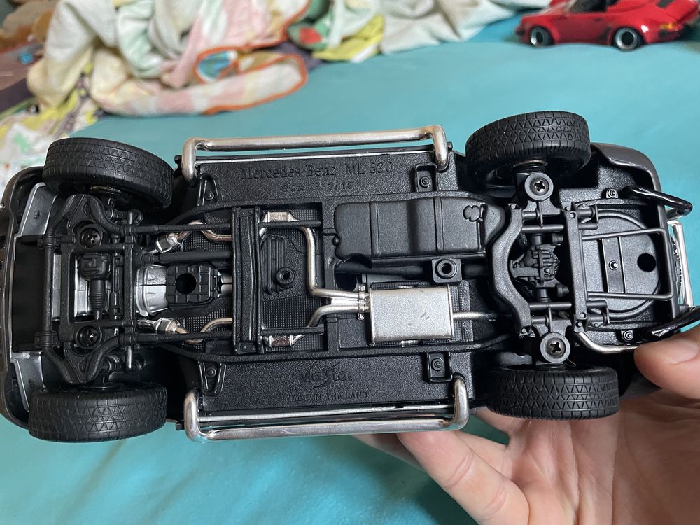 Mercedes-Benz ML 320- 1:18 - Maisto