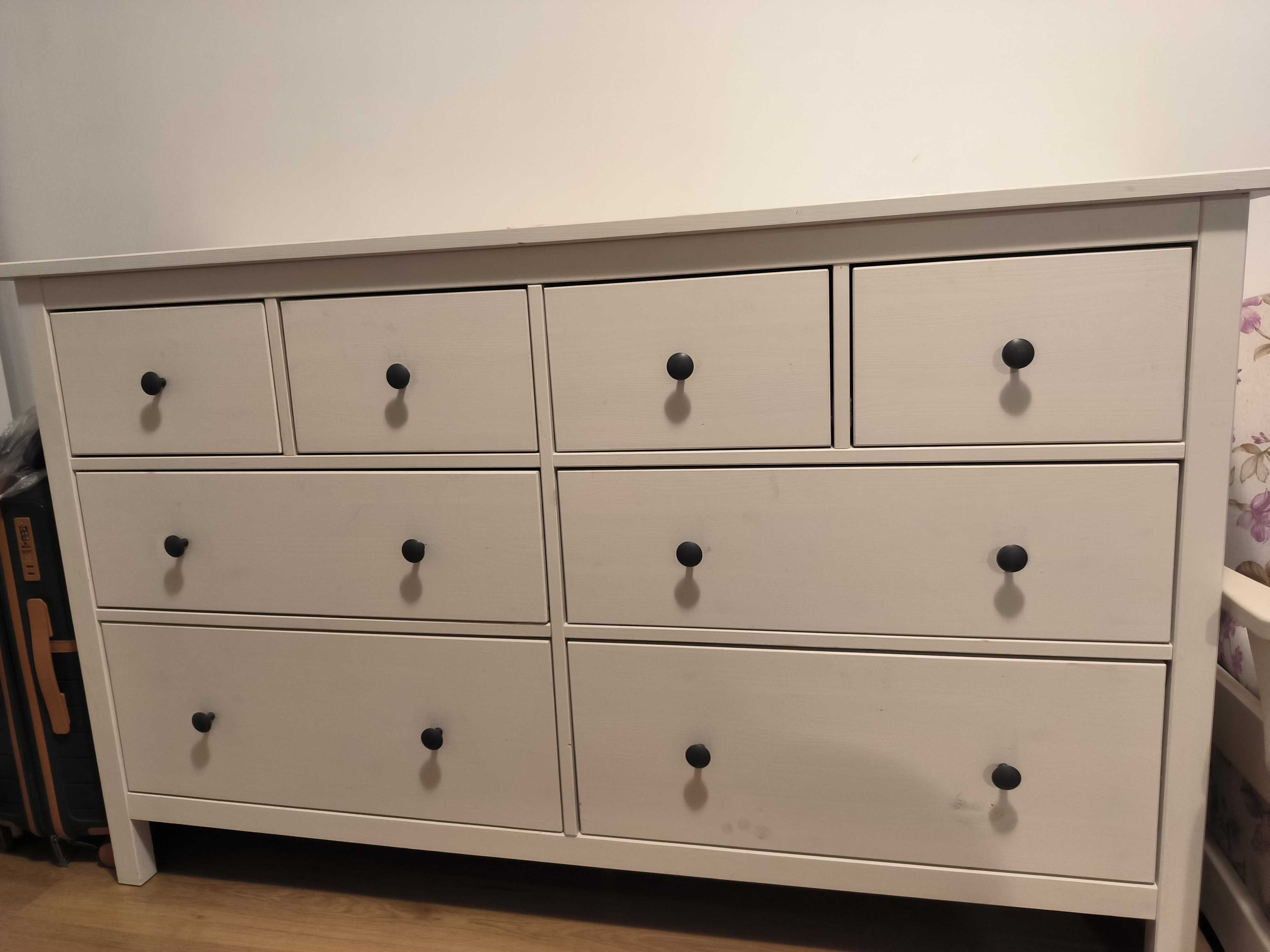 Продавам скрин. б/у IKEA hemnes.