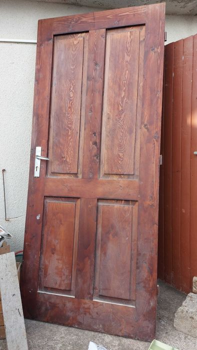 Врати дървени за продажба