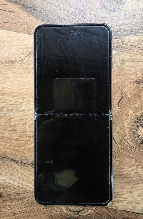 Продавам Samsung z flip 4