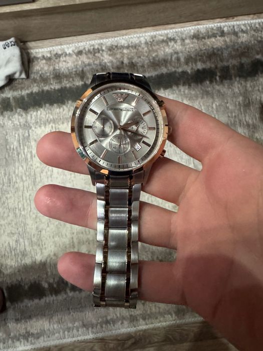 Часовник Армани като нов