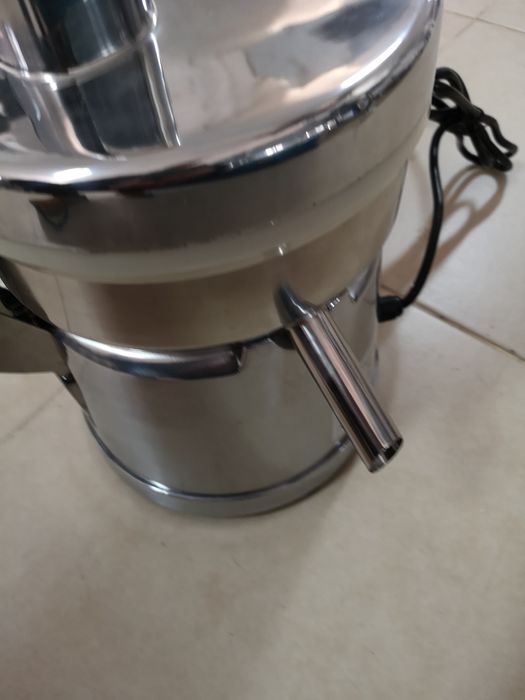 Сокоизтисквачка професионална Фреш машина Професионални сокоизтиквачки