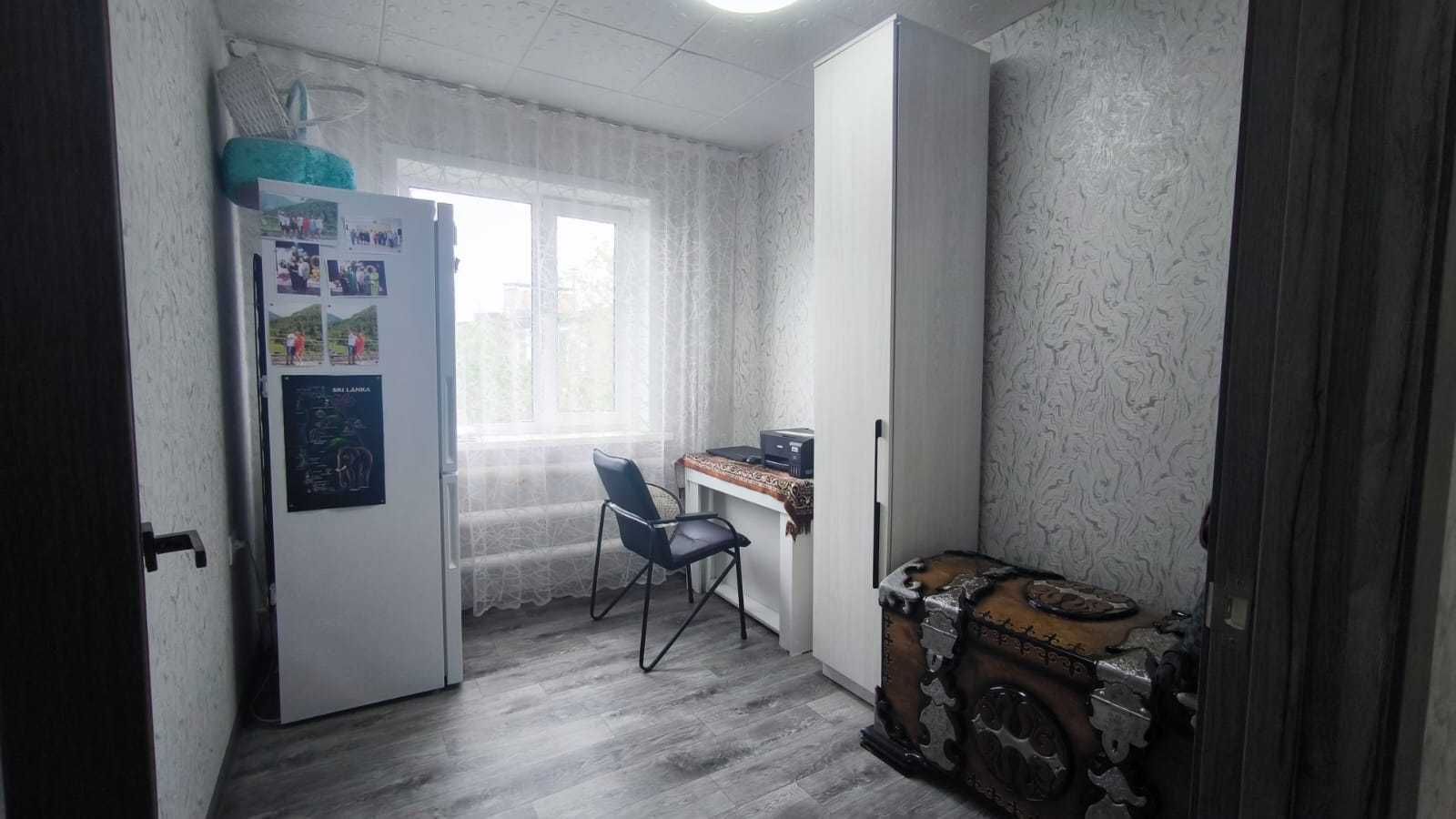 Продаю 4 комнатную квартиру по ул. Абая (3мкр)