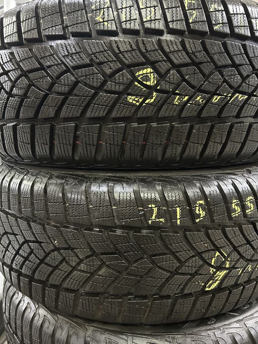 215/55/17 Goodyear Ultra Grip Performance Gen 1 Зимни 4 броя 9 мм