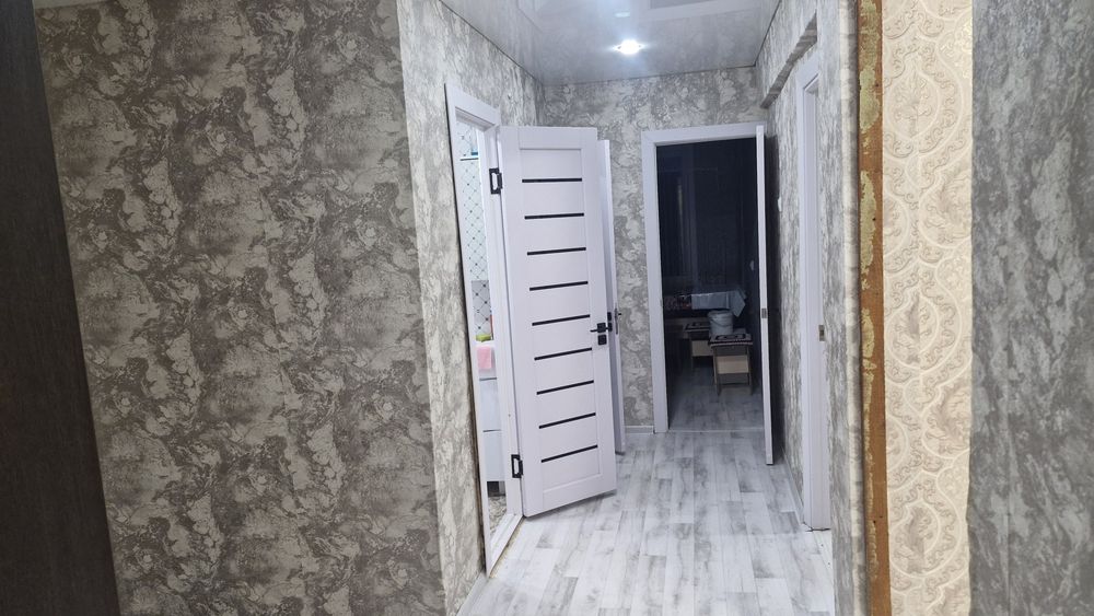 Продам 3-х ком. квартиру в центре п.Глубокое с ремонтам.