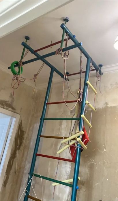 Продаётся детский спортивный уголок для дома.