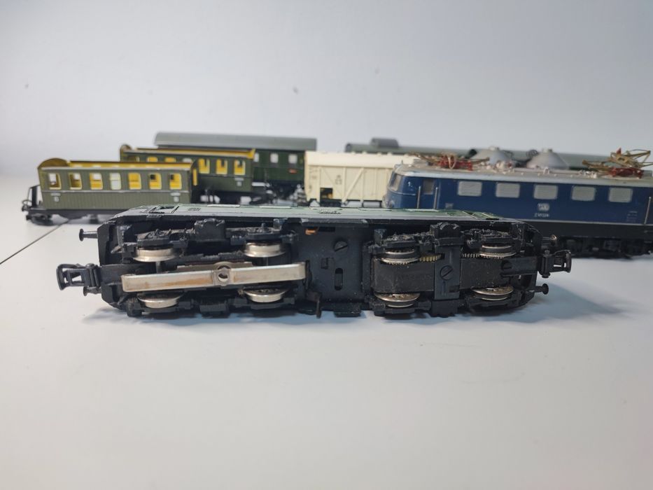 Locomotive trenulet Marklin E41024 vagoane
