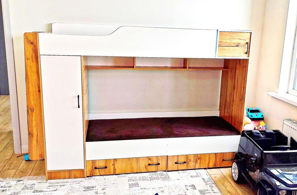 Двухъярусная кровать