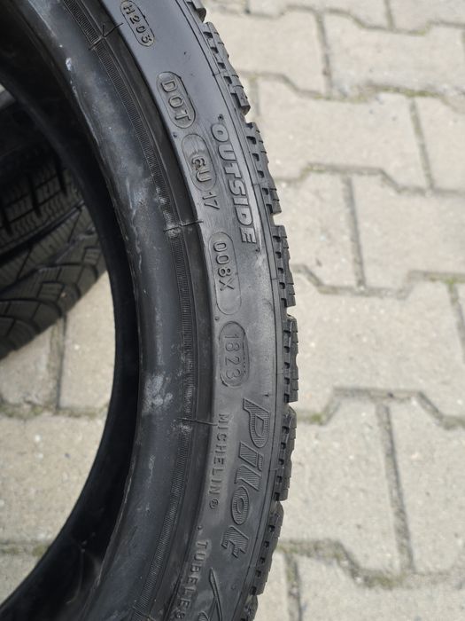 235 35 19 Michelin